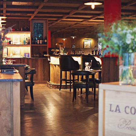 Auberge La Coste Le Puy-Sainte-Reparade Exterior photo